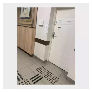 Guz ostrzegawczy czarny